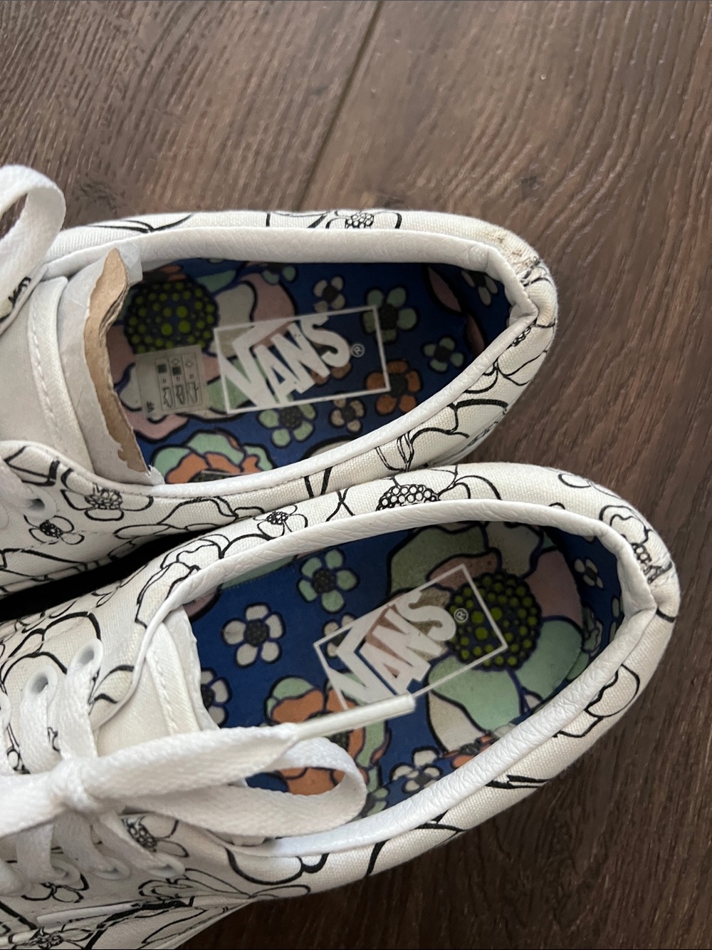 Vans Era U White Floral Canvas Lace-Up Sneakers - Picture 3 of 8